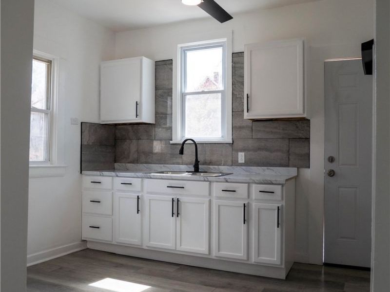 12010 Castlewood Avenue , Cleveland, OH 44108 Photo 8