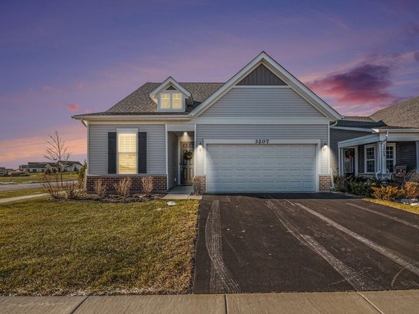 3207 Dove Mountain Drive, Aurora, IL 60503