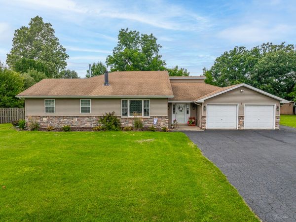 2 Division Street, Bristol, IL 60512