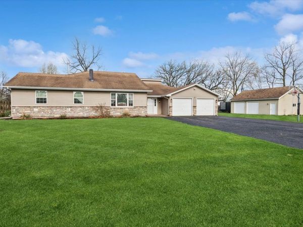 2 Division Street , Bristol, IL 60512