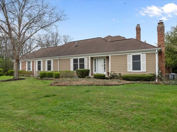 17 Sommerset Lane , Lincolnshire, IL 60069