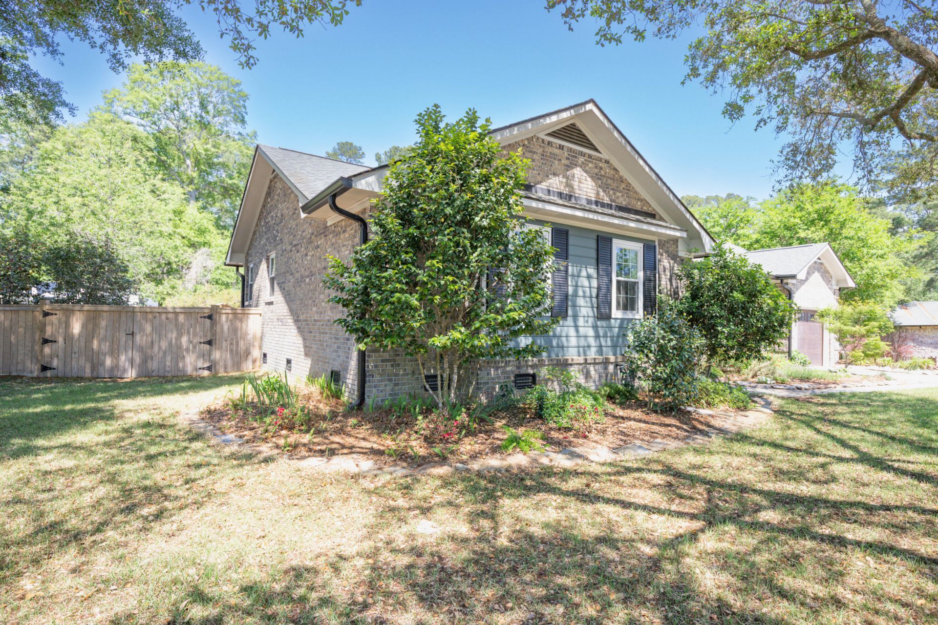 101 Chalcott Place Photo 27