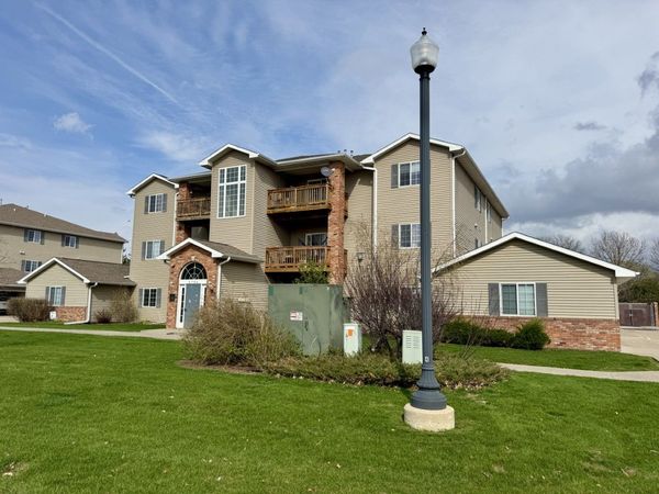 2706 Triple Crown Lane , Unit 1, Iowa City, IA 52240