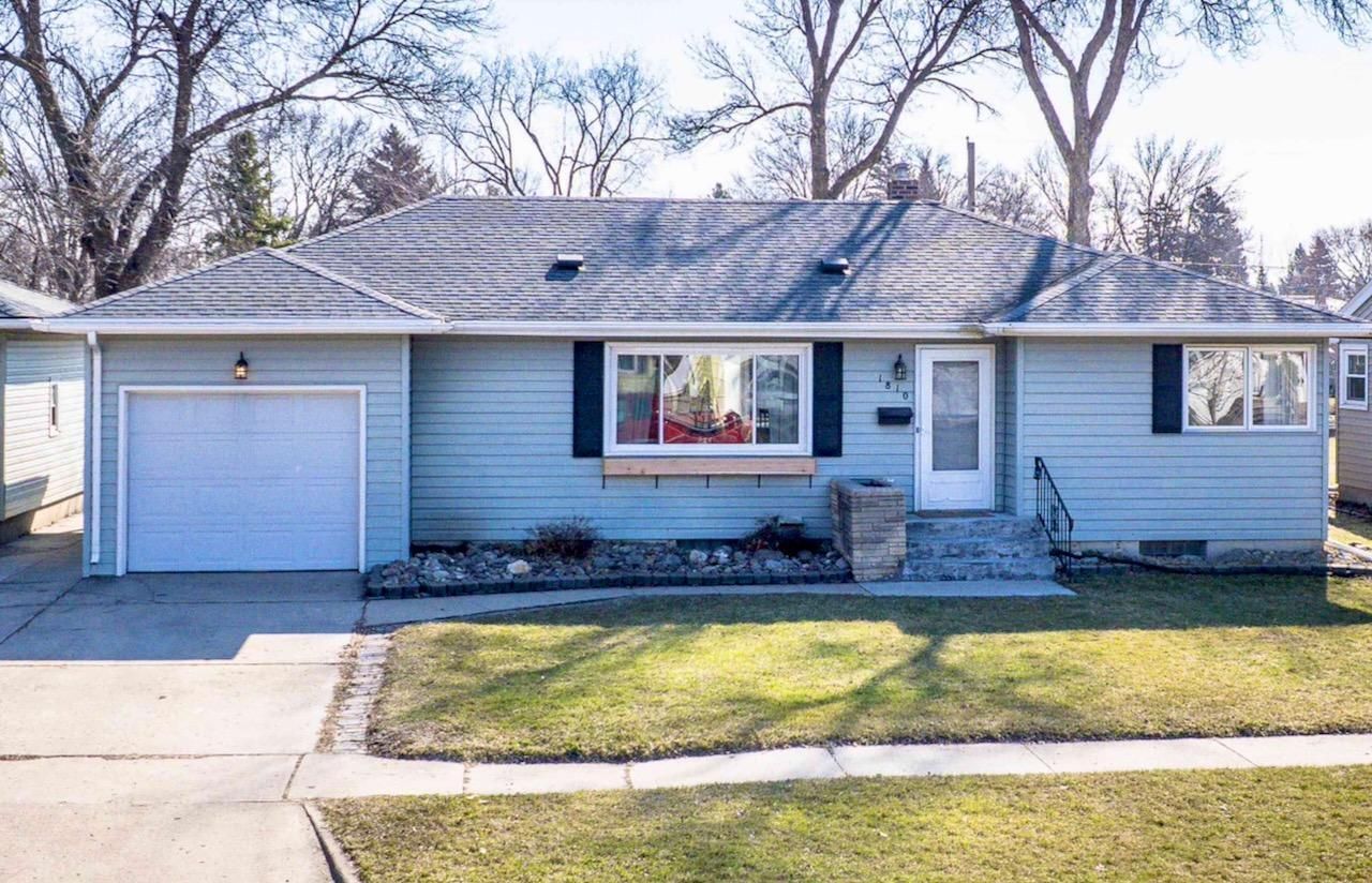 1810 5th Street S, Moorhead, MN 56560 Main Photo