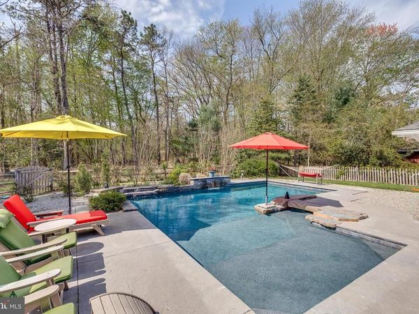 21 S LAKESIDE DR W, MEDFORD, NJ 08055