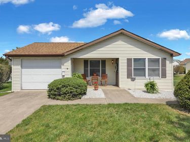 555 HONEYSUCKLE COURT, PINE GROVE, PA 17963