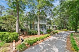 102 Lowndes Lane photo 4