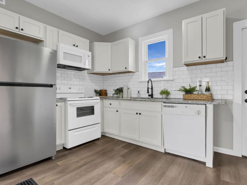 23 Buena Vista Avenue, Columbus, OH 43228 Photo 10