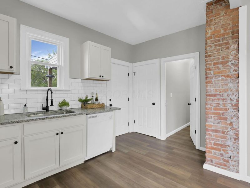 23 Buena Vista Avenue, Columbus, OH 43228 Photo 12