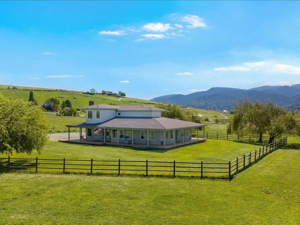 900 Butler Creek Road, Ashland, OR 97520