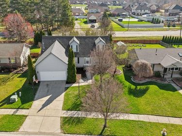 45880 Brookside North Drive, Macomb Twp, MI 48044