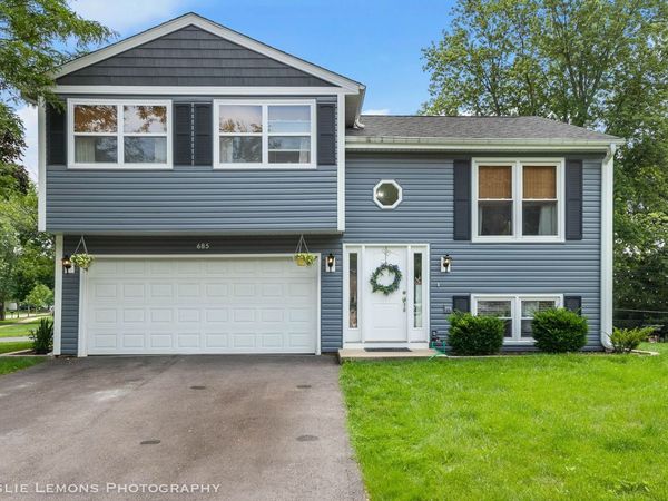 685 Milton Drive , Naperville, IL 60563