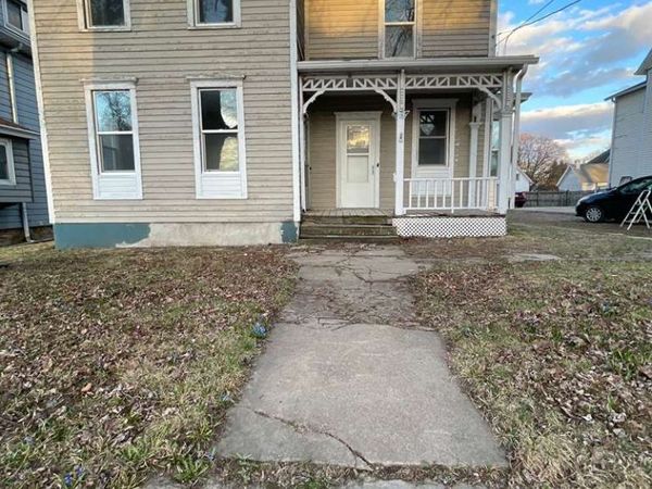 217 N West Avenue , Freeport, IL 61032