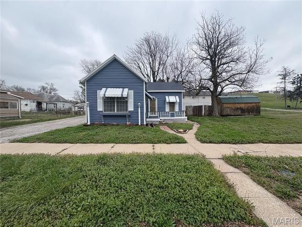 1615 12th , Saint Joseph, MO 64503