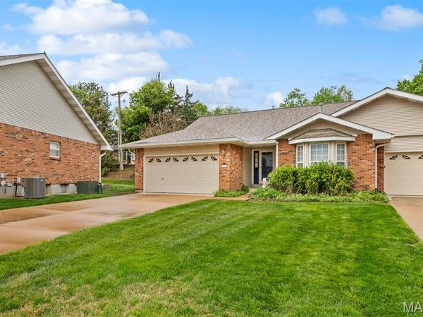 15412 Braefield Drive, Chesterfield, MO 63017