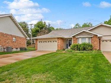 15412 Braefield Drive, Chesterfield, MO 63017