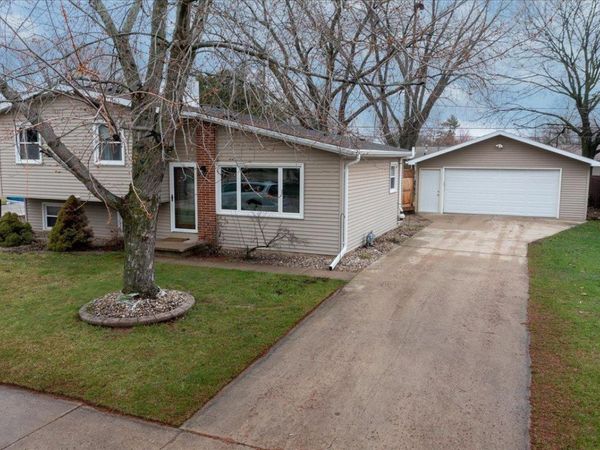 1058 TULLAR ROAD, Neenah, WI 54956