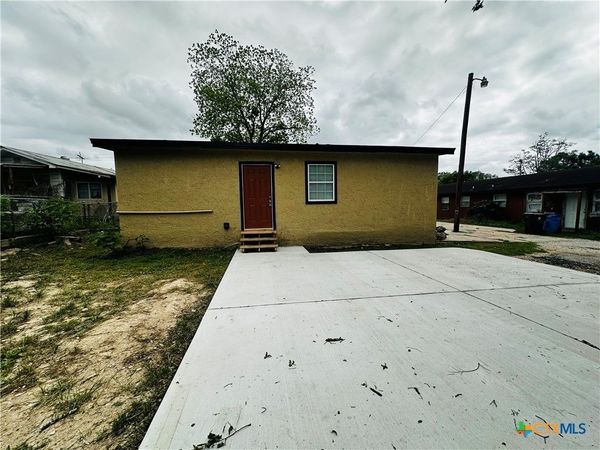 714 S River Street, Unit B, Seguin, TX 78155