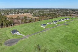 148 Furnies Place photo 4