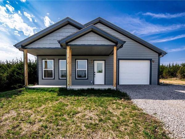 213 Bald Eagle Drive, Linn Valley, KS 66040