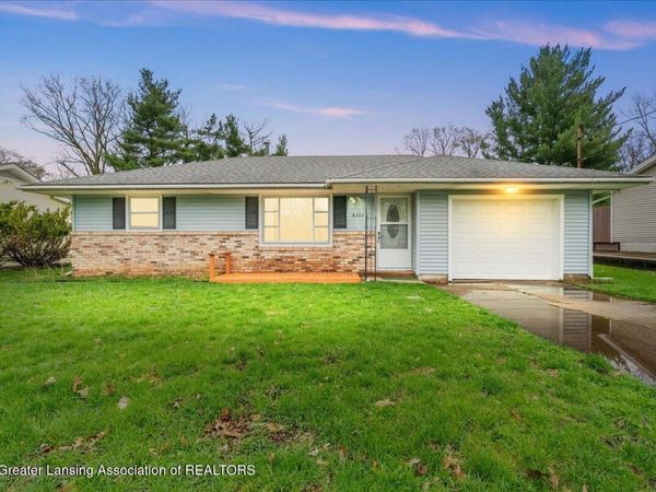 6223 Hilliard , Lansing, MI 48911