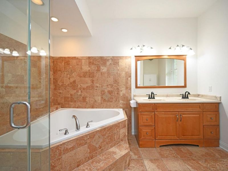 580 Howell Avenue, Cincinnati, OH 45220 Photo 4