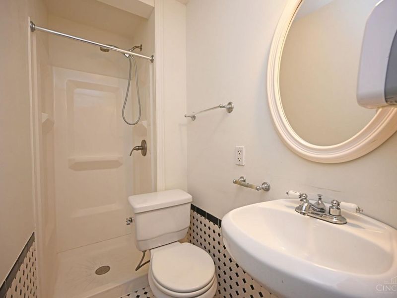 580 Howell Avenue, Cincinnati, OH 45220 Photo 53