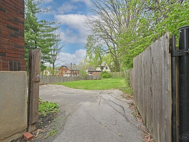 580 Howell Avenue, Cincinnati, OH 45220 Photo 78