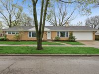 701 Peterson Avenue, Park Ridge, IL 60068 primary photo