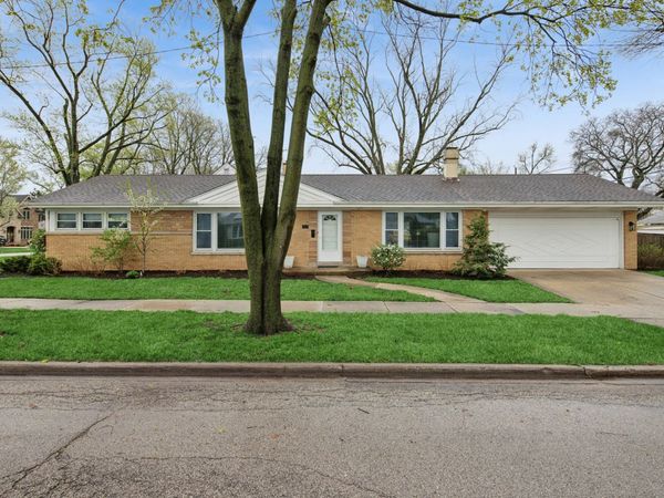 701 Peterson Avenue, Park Ridge, IL 60068