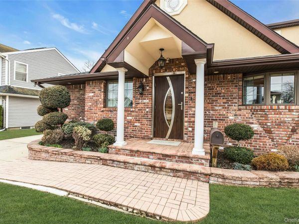 21 Terrell Lane , Hicksville, NY 11801