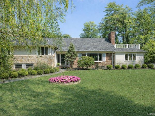 6 Luquer Road, Manhasset, NY 11030