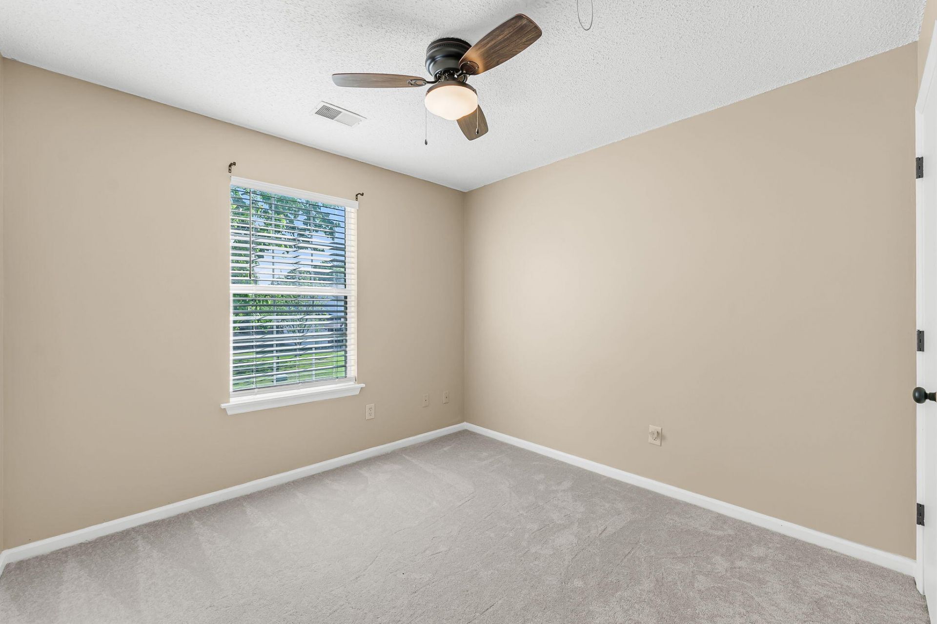 152 Droos Way Photo 23