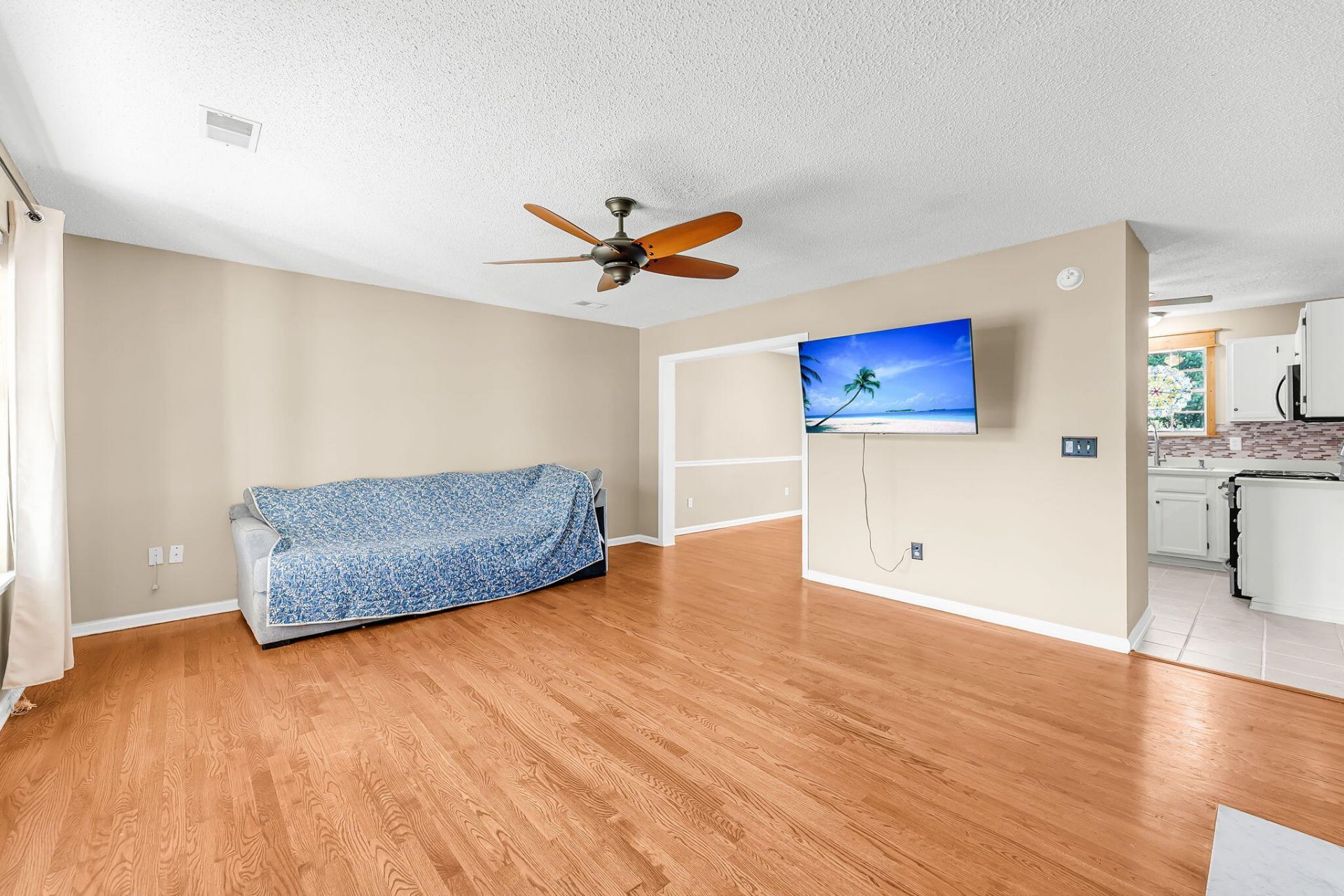 152 Droos Way Photo 6