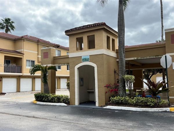 771 N Pine Island Rd, Unit 211, Plantation, FL 33324