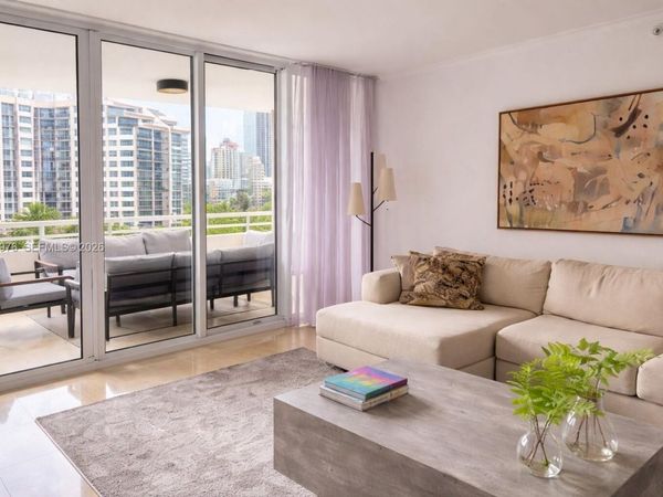 848 Brickell Key Dr, Unit 905, Miami, FL 33131