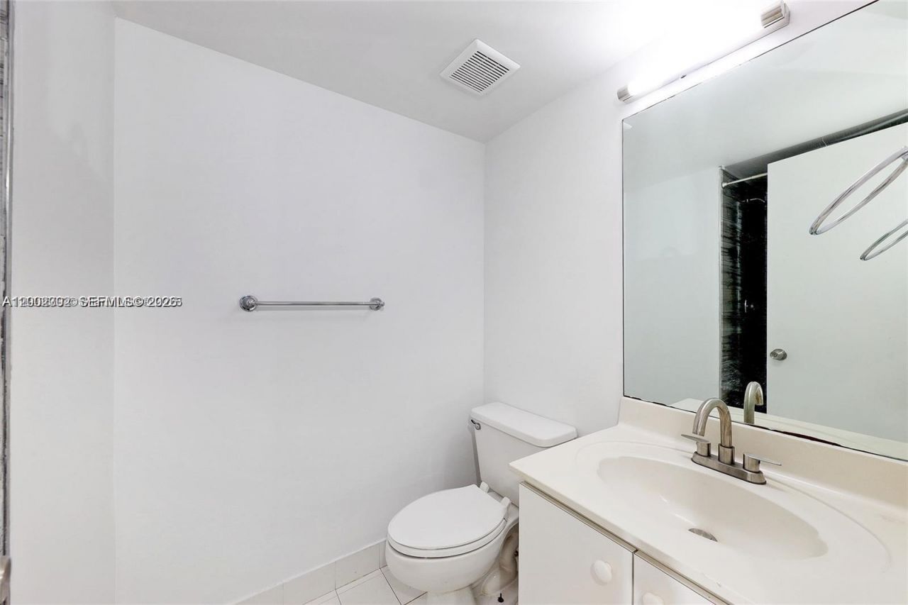 2600 Collins Ave, Unit 405, Miami Beach, FL 33140 Photo