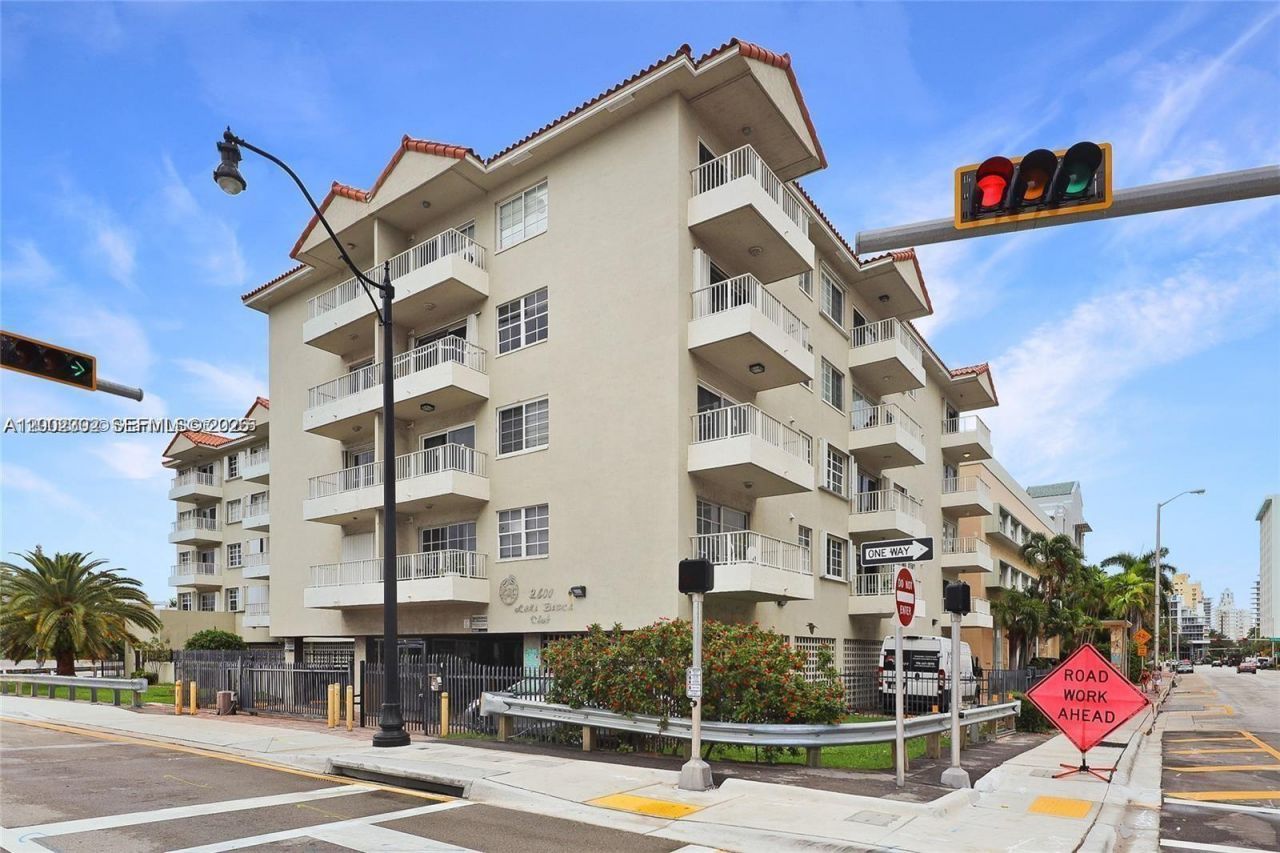 2600 Collins Ave, Unit 405, Miami Beach, FL 33140 Photo