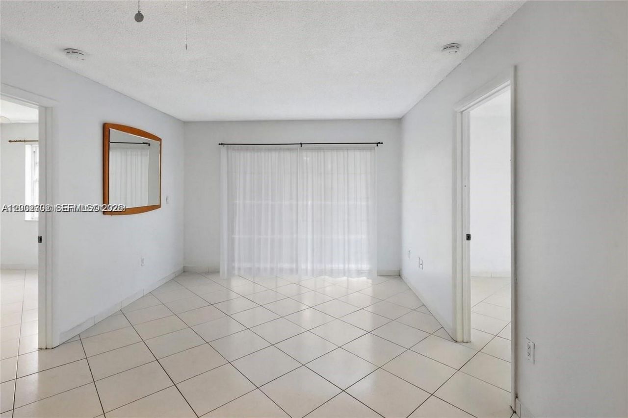 2600 Collins Ave, Unit 405, Miami Beach, FL 33140 Photo