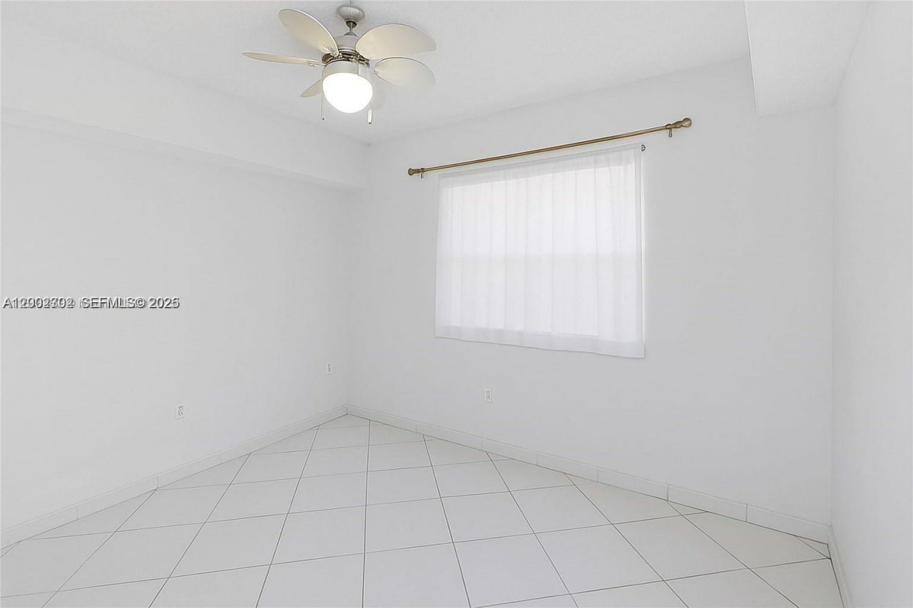 2600 Collins Ave, Unit 405, Miami Beach, FL 33140 Photo
