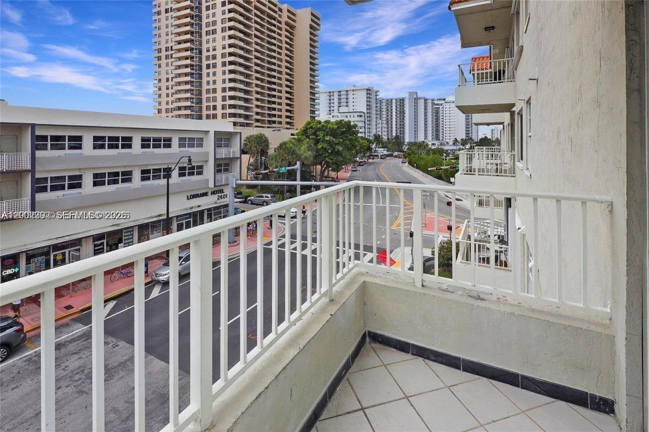 2600 Collins Ave, Unit 405, Miami Beach, FL 33140 Photo