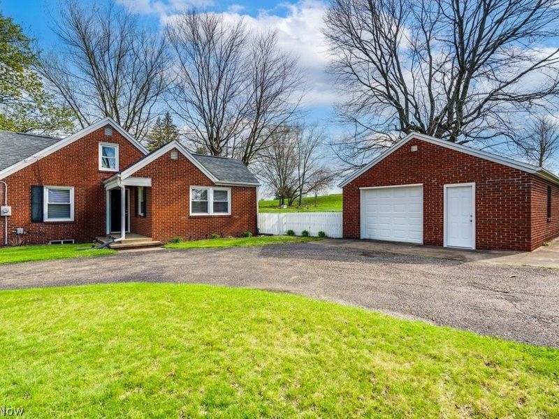 12700 Bixler Avenue NE, Hartville, OH 44632 Photo 4