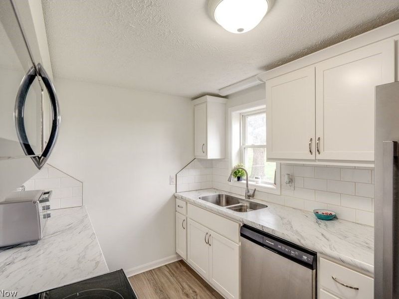 12700 Bixler Avenue NE, Hartville, OH 44632 Photo 8