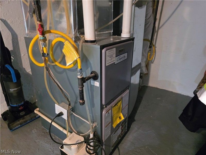 342 N Bridge Street, Newcomerstown, OH 43832 Photo 9