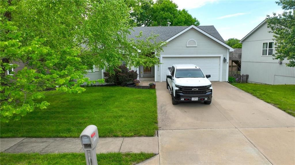 10904 N Marsh Avenue, Kansas City, MO 64157 Main Photo