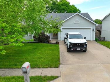 10904 N Marsh Avenue, Kansas City, MO 64157