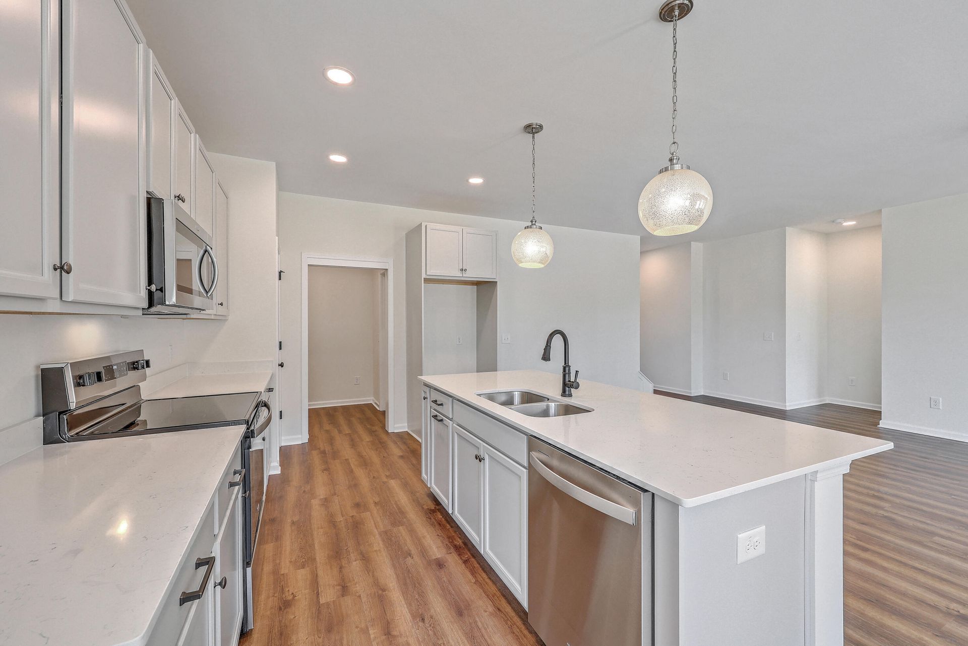 505 New Regenia Place Photo 13