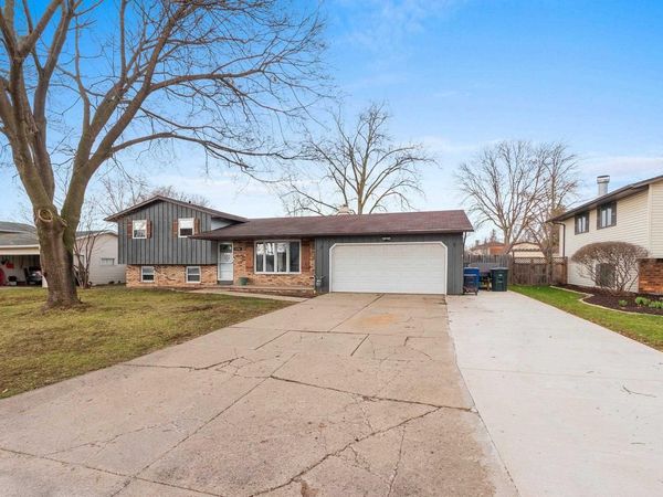 1156 SHARIE LANE, Green Bay, WI 54304