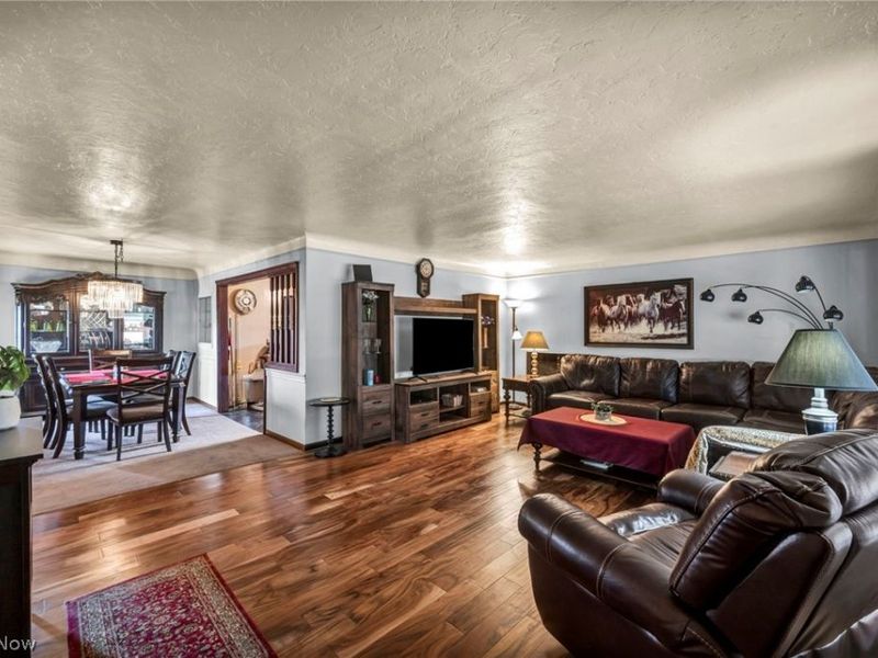 7504 Skylark Drive, Parma, OH 44130 Photo 3