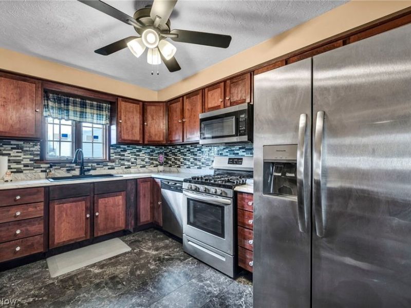 7504 Skylark Drive, Parma, OH 44130 Photo 8